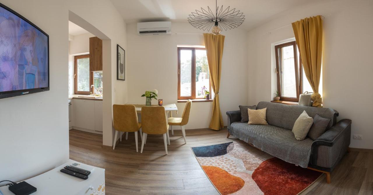 Linden House - A Lovely Apartment In Central Varna Exterior photo