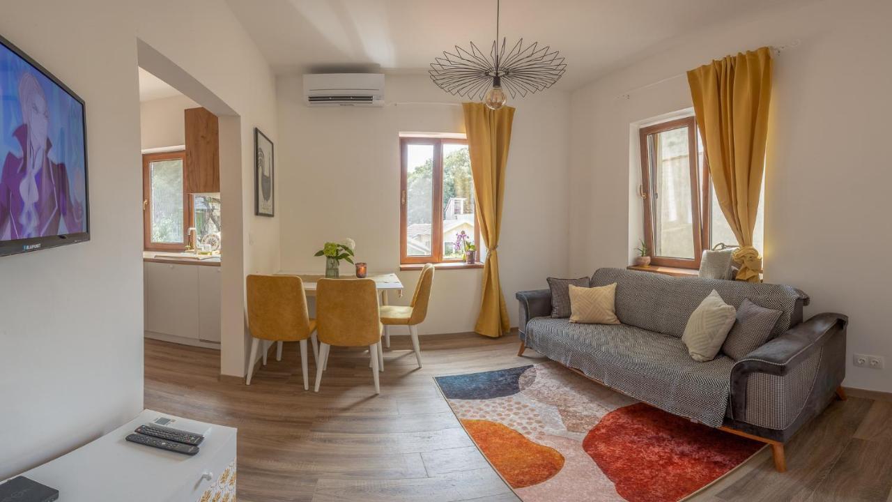 Linden House - A Lovely Apartment In Central Varna Exterior photo